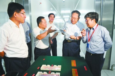 李錦斌 堅定不移實(shí)施創(chuàng)新驅(qū)動發(fā)展戰(zhàn)略 著力提升關(guān)鍵核心技術(shù)創(chuàng)新能力