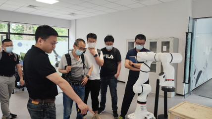 百年工藝與智能制造的融合之旅 福田康明斯參訪珞石機器人，技術(shù)轉(zhuǎn)讓共繪新藍圖